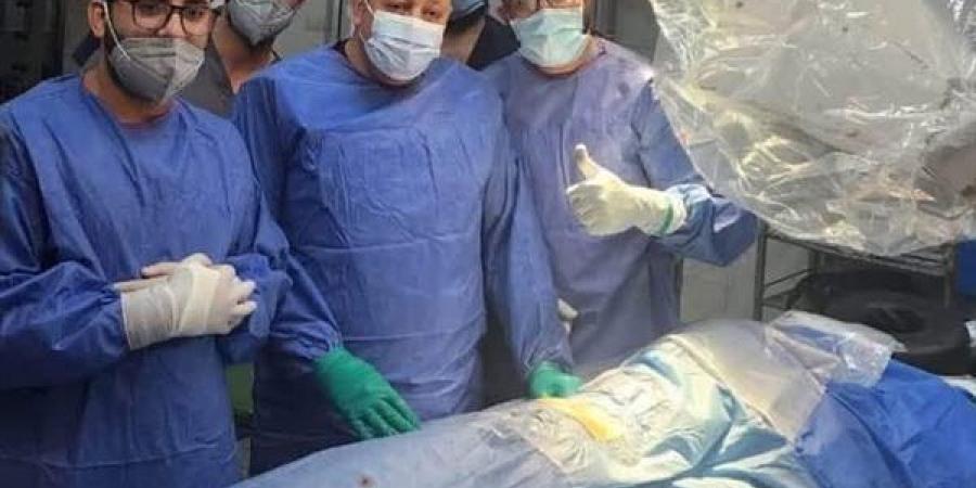 عملية نادرة.. تثبيت كسر لطفل دون تدخل جراحي في دمياط