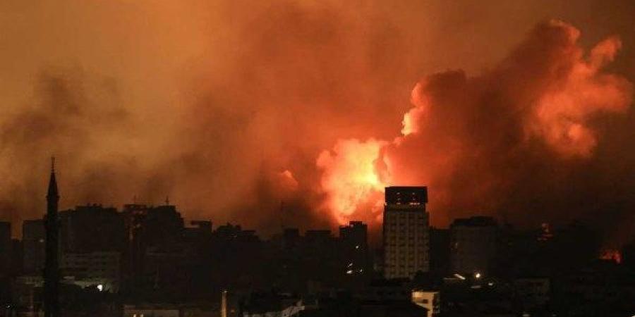 شمال غزة يحترق .. جيش الاحتلال ينفذ عمليات نسف موسعة لمئات المنازل