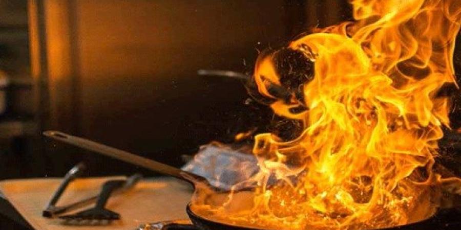 كارثة في المطبخ .. تحذير من عادة خطيرة تمارسها السيدات