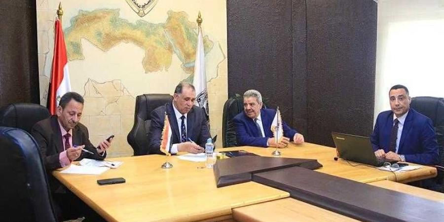 نقيب المحامين يتابع سير عملية الإضراب عن حضور ...