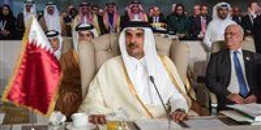 لماذا غادر أمير قطر اجتماع القمة العربية دون إلقاء كلمته؟