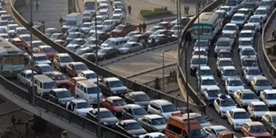 كثافات مرورية متحركة تضرب القاهرة والجيزة صباح الأحد وسط انتشار أمني مكثف