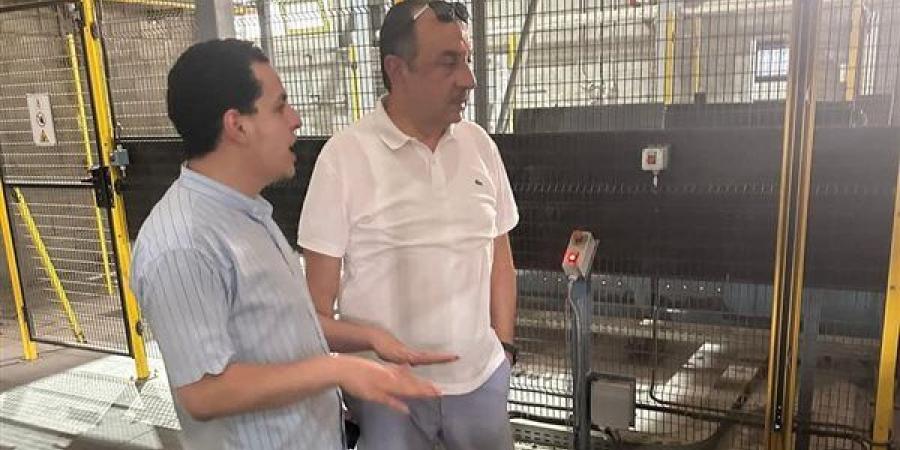 وزير قطاع الأعمال يتفقد مصانع إنتاج فلنكات القطار السريع والسكك الحديدية ومترو الأنفاق