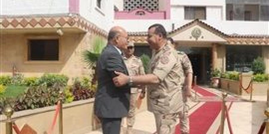 سلسلة من الندوات التثقيفية والمواقع الاستراتيجية جامعة سوهاج بالتعاون مع قيادة قوات الدفاع الشعبى والعسكرى