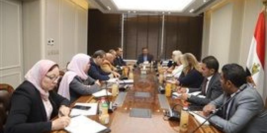 وزير الزراعة يستعرض مع البعثة الإشرافية ل"إيفاد" نتائج زيارتها لأنشطة مشروع التكيف في البيئات الصحراوية