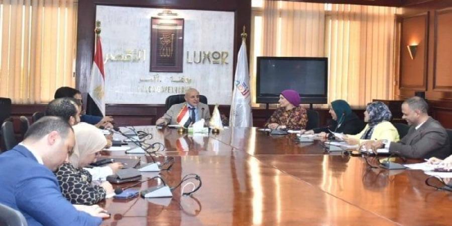 محافظ الأقصر يترأس المجلس الصحي الثاني لمناقشة تطوير الخدمات