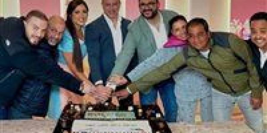 أكرم حسني يتحدث عن فيلم زوجة رجل مش مهم: زوج ياسمين عبد العزيز ونستكمل التصوير قريبًا