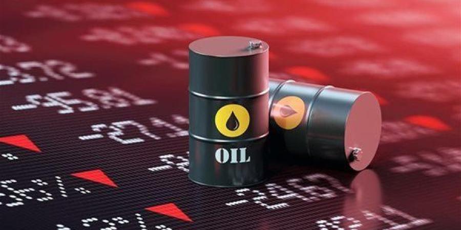 أسعار النفط تتراجع بأكثر من 1%.. وخام برنت ينخفض دون 65 دولارًا