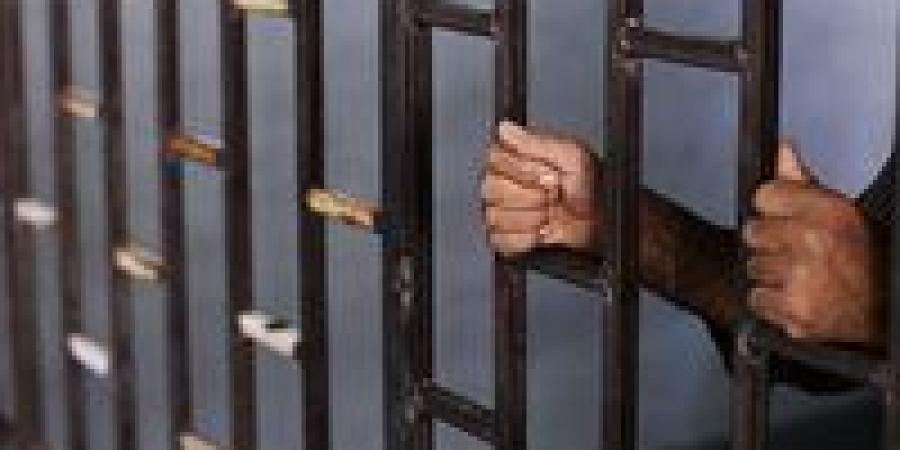 ضبط عنصرين جنائيين بالقاهرة بحوزتهما أسلحة نارية وذخائر غير مرخصة بقصد الاتجار