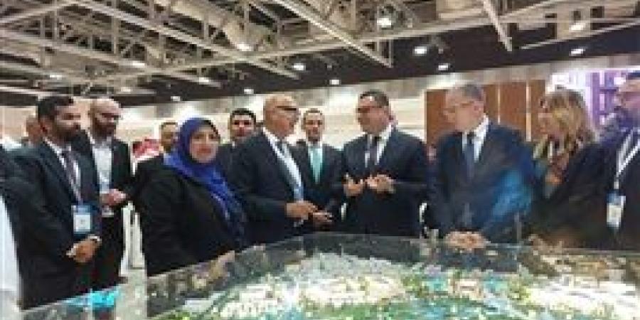 وزير الاسكان يُشارك في افتتاح معرض ومؤتمر عُمان العقاري وأسبوع التصميم والبناء العشرين بمسقط