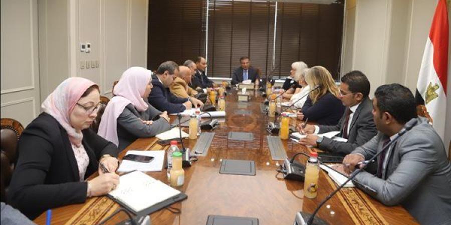 وزير الزراعة يستعرض نتائج زيارة بعثة إيفاد لمشروع التكيف في البيئات الصحراوية