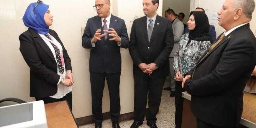 وزير العمل يتفقد مديرية العمل ويحث العاملين على تكثيف الجهود في خدمة المواطنين