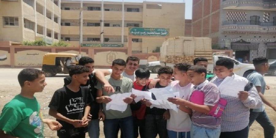 ارتياح بين طلاب الشهادة الإعدادية الأزهرية بالشرقية عقب أداء امتحان مادتى القرآن الكريم والكمبيوتر