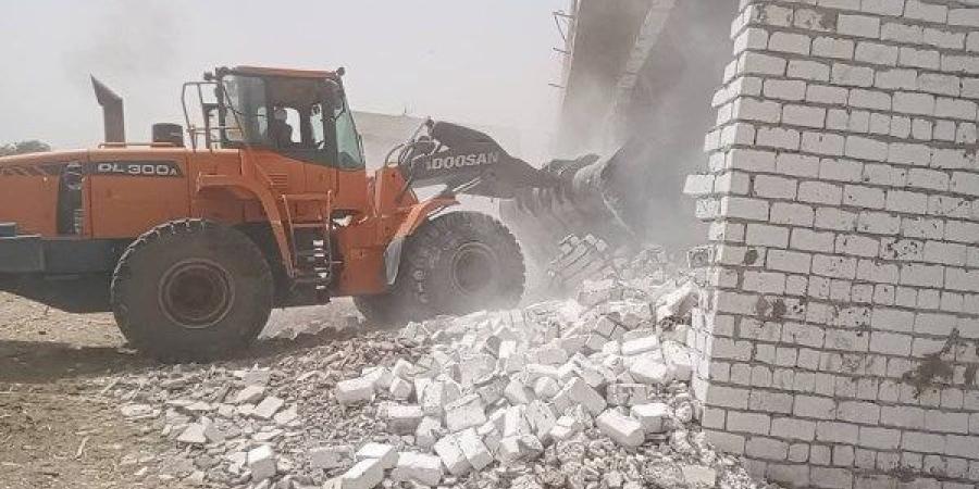 المنيا .. إزالة 850 حالة تعدٍ على الأراضي الزراعية وأملاك الدولة