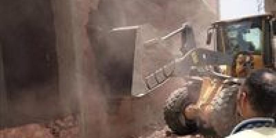 محافظ أسيوط: إزالة 27 حالة تعدي واسترداد 73 فدان بمركزي الفتح وأبوتيج ضمن المرحلة الأولى من الموجة 26 للازالات