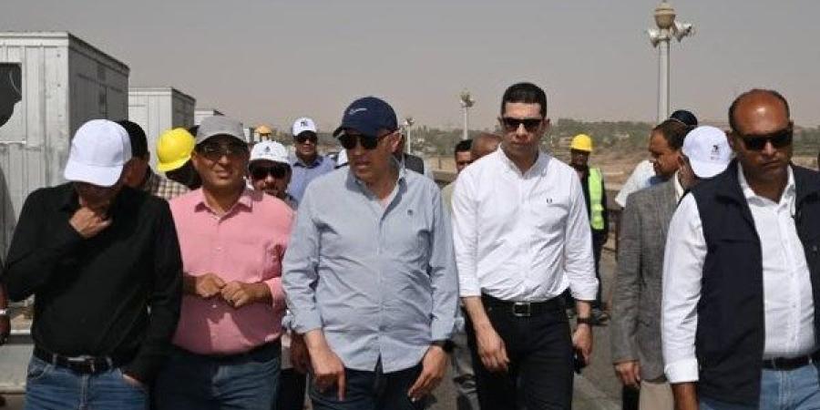 ضمن جولته الميدانية.. وزير الري يتفقد رفع كفاءة خزان أسوان وتحديث السد العالي