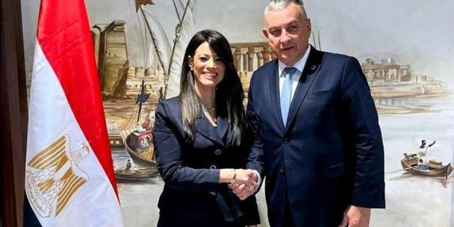 المشاط تبحث مع المفوض الأوروبي للشراكات الدولية دعم الاقتصاد الأخضر
