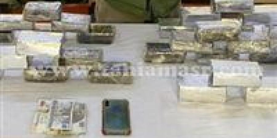 بتبادل إطلاق النار.. مصرع عنصرين شديدي الخطورة وضبط مواد مخدرة وأسلحة بعدة محافظات