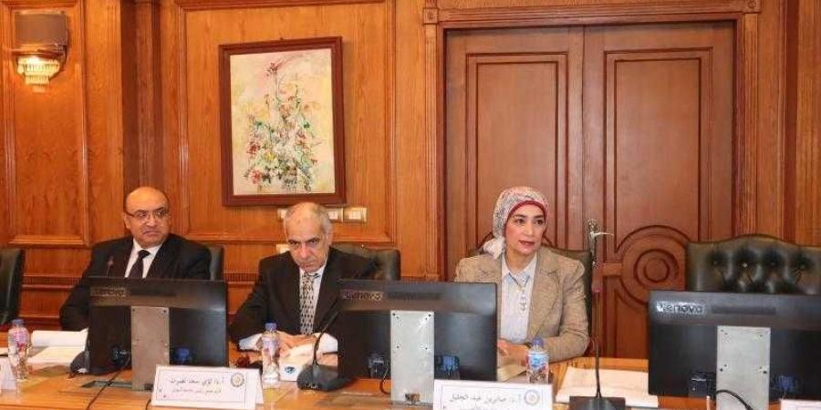 رئيس جامعة الأقصر تشارك في الاجتماع الدوري للمجلس الأعلى لشئون التعليم والطلاب