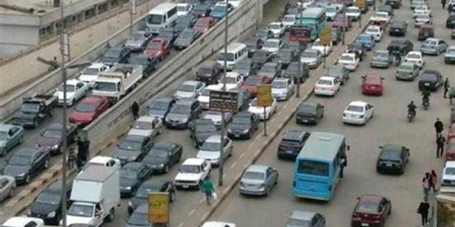 قبل ما تنزل من بيتك.. اعرف تفاصيل الحالة المرورية في شوارع وميادين القاهرة والجيزة