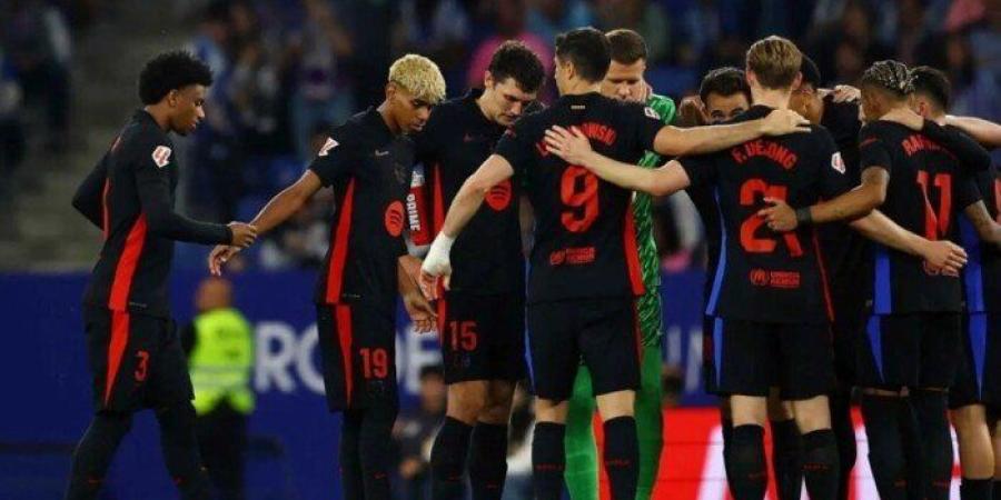 خطأ إداري.. قد يسحب لقب الليجا من برشلونة