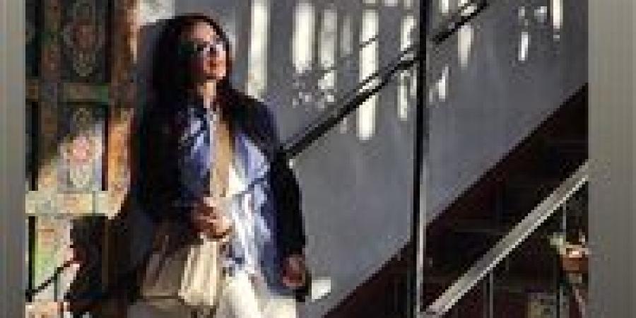 بإطلالة كاجوال.. منى زكي تتألق في أحدث ظهور لها