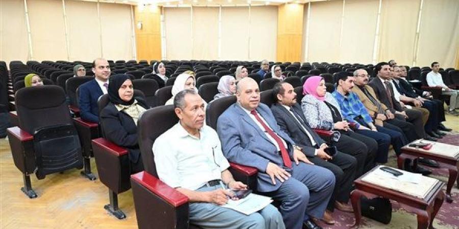 جامعة الفيوم: مجلس شئون الدراسات العليا والبحوث والعلاقات الثقافية يعقد جلسته رقم (215)