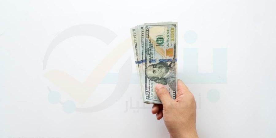الدولار يتراجع أمام الجنيه ليسجل 49.97 جنيه للبيع