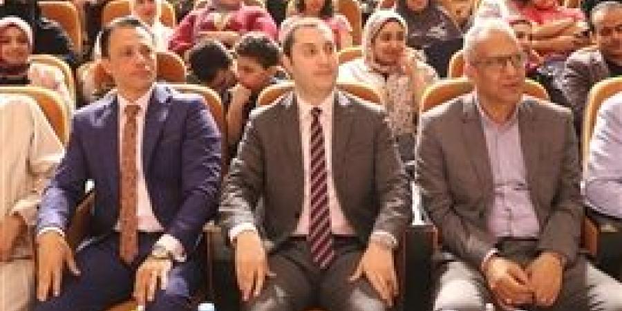نائب محافظ كفر الشيخ يشهد تخريج الدفعة الرابعة بالمدرسة الرسمية الدولية