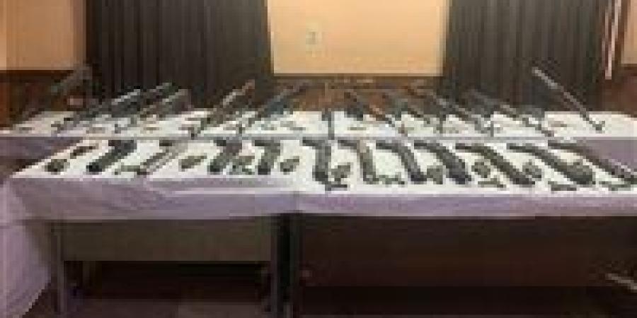 سقوط تاجر سلاح في بني سويف بحوزته 13 قطعة نارية وطلقات متنوعة