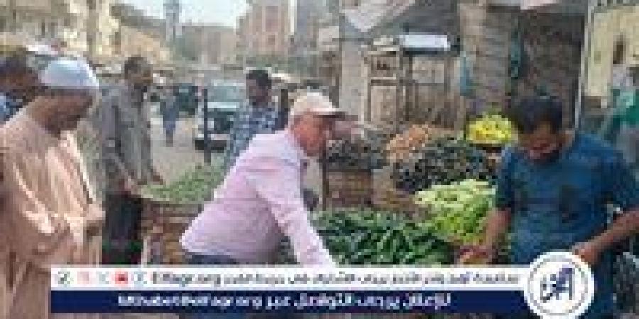 حملة مكبرة لإزالة اشغالات وتعديات الباعة الجائلين على شوارع مدينة منفلوط فى أسيوط
