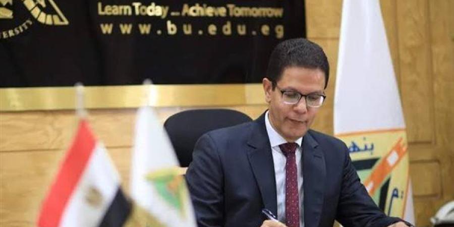 رئيس جامعة بنها يتفقد سير الامتحانات بكليتي الآداب والتجارة