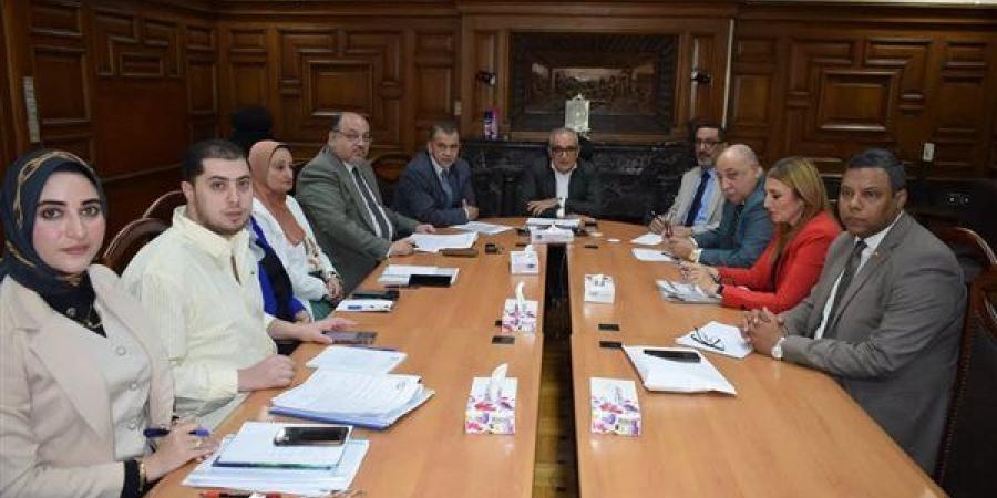 رئيس "التأمين الصحي" يعقد اجتماعًا موسعًا لبحث الاستعدادات لعيد الأضحى