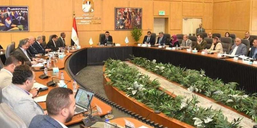 وزير الإسكان يتابع مشروعات مياه الشرب والصرف الصحي ضمن” حياة كريمة” بالغربية ودمياط