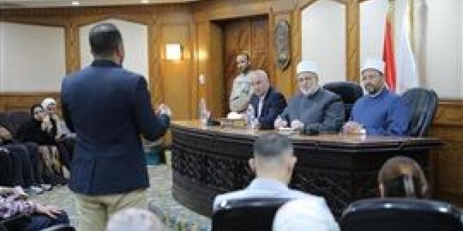 الأزهر يستقبل 150 شابا ضمن وفد «منحة ناصر للقيادة الدولية»