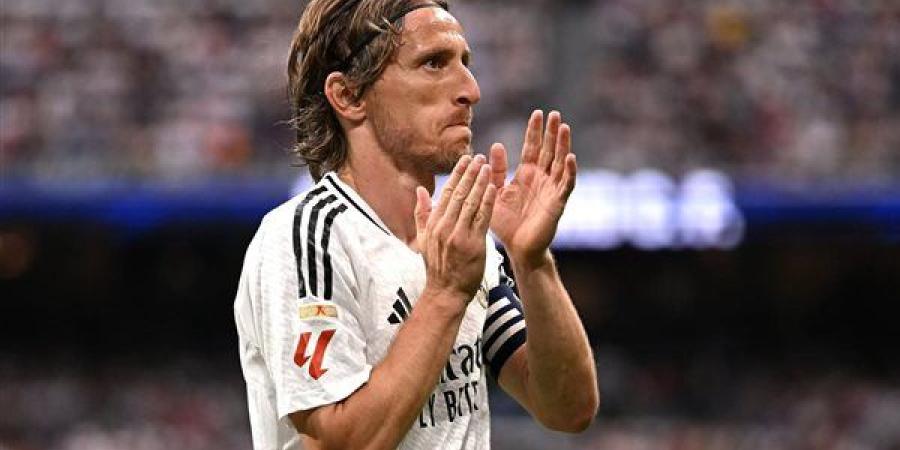 «تيفو» ودموع وممر شرفي في وداعية مودريتش لجماهير ريال مدريد.. صور وفيديو