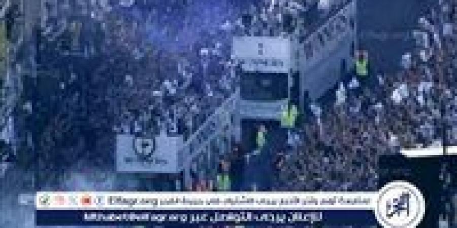 آلاف مشجعي السبيرز يحتفلون في لندن بلقب توتنهام الأوروبي