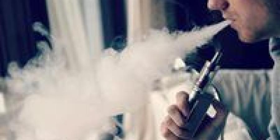 "رئة الفشار".. مأساة مراهق أمريكي تفضح مخاطر الـسيجارة الإلكترونية  "فايب"