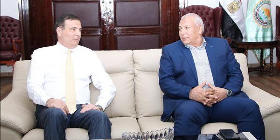 وزير الزراعة يبحث مع محافظ الوادي الجديد ملفات التعاون المشترك