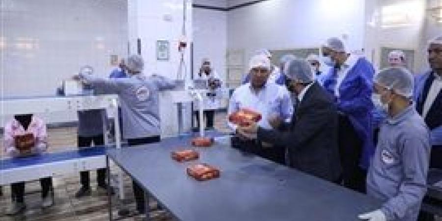 باستثمارات 30 مليون جنيه.. وزير النقل يفتتح خط إنتاج لمصنع للصناعات الغذائية بسوهاج