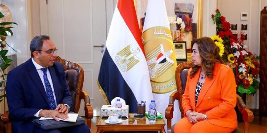وزيرة التنمية المحلية تتابع مع محافظ قنا برنامج تنمية الصعيد واستعدادات عيد الأضحى