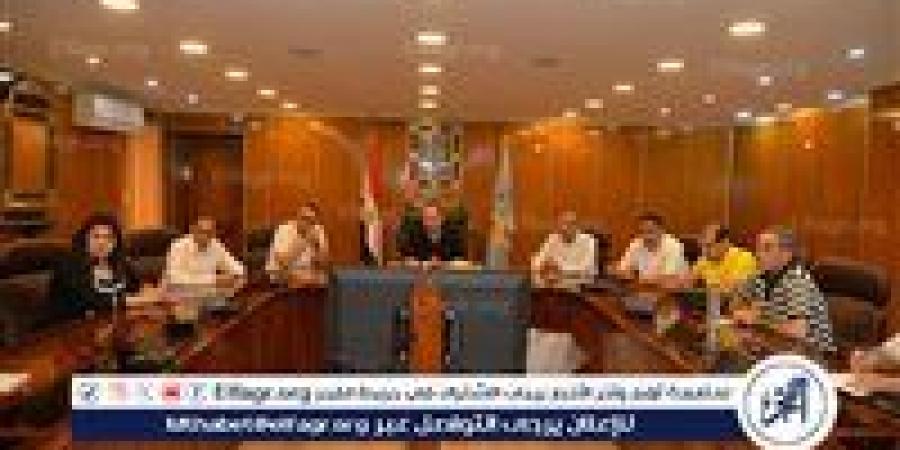 محافظ أسيوط يعقد اجتماعًا مع مسئولي الجمعيات الأهلية لبحث آليات دعم الأسر الأكثر احتياجًا