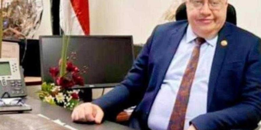 مد خدمة رئيس الإدارة المركزية لجمارك مطار القاهرة الدولي لمدة عام