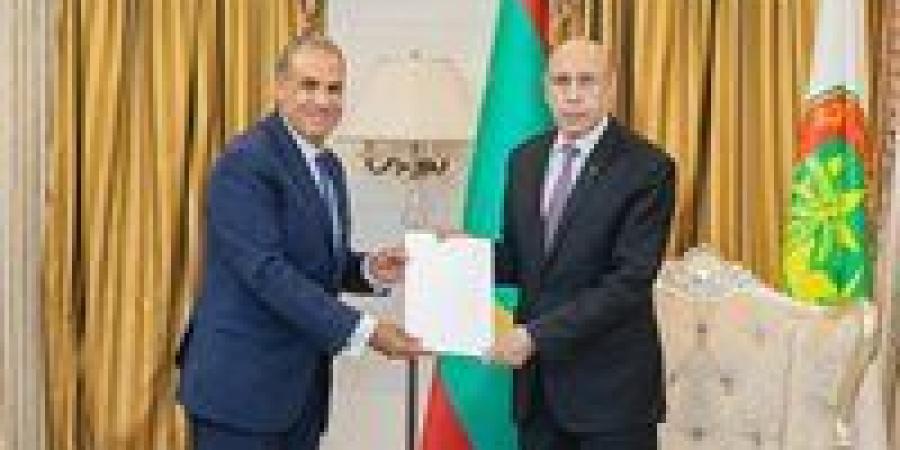 وزير الخارجية يسلم رسالة خطية من الرئيس السيسي إلى نظيره الموريتاني
