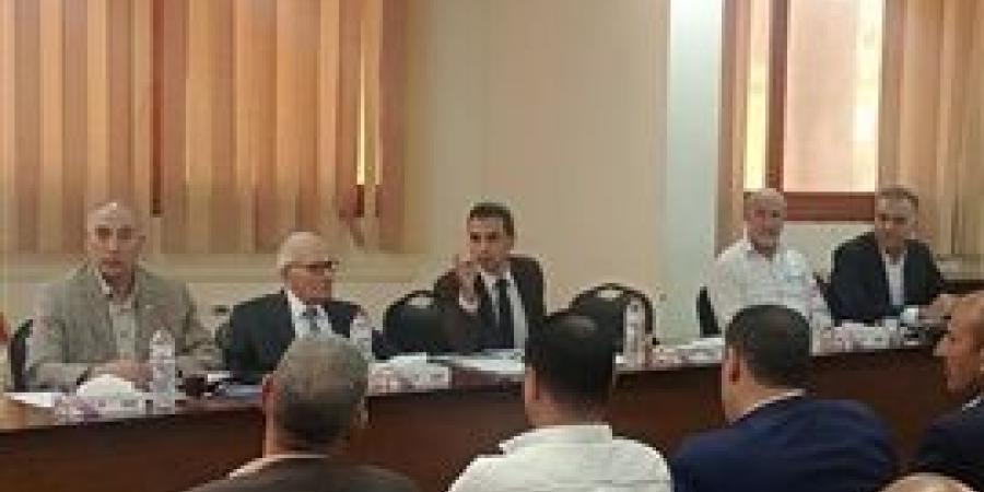 إجراء المقابلات مع المتقدمين للتجديد للوظائف الإشرافية بتعليم كفر الشيخ