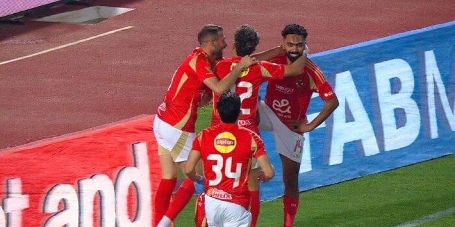 هشام حنفي: الأهلي يستحق التتويج بالدوري وصن داونز يلعب خارج ملعبه بشكل مميز