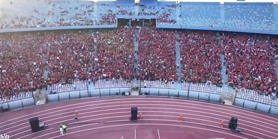ليلة التتويج بالدوري.. جماهير الأهلي تحتشد في استاد القاهرة الدولي