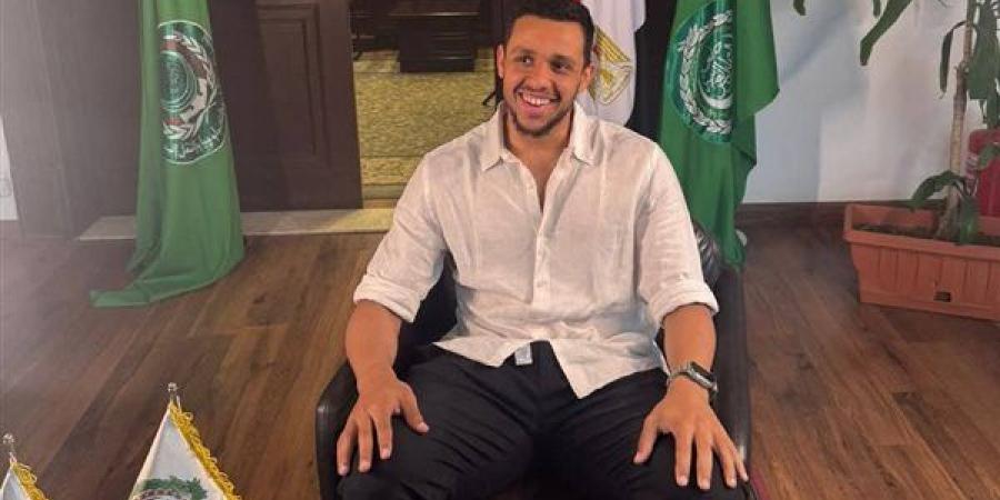 الأكاديمية العربية تحتفي بنجم الإسكواش المصري مصطفى عسل لتصدره التصنيف العالمي