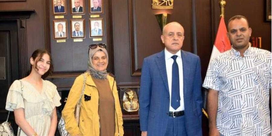 مؤسسة هلا بنور الخير تكرم محافظ الأقصر تقديرًا لإسهاماته في تنمية المحافظة