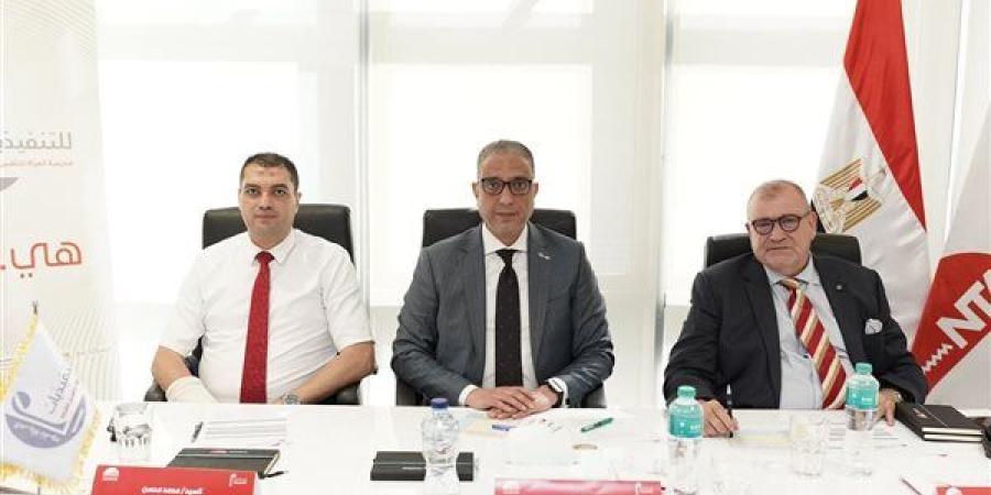 محافظ الفيوم يترأس لجان المقابلات الشخصية للمتقدمات ببرنامج المرأة تقود للتنفيذيات